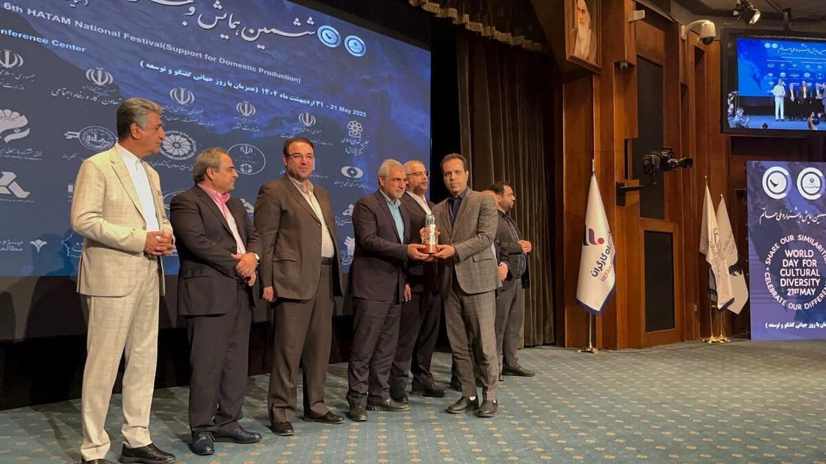 نشان عالی حاتم بر سینه شفن