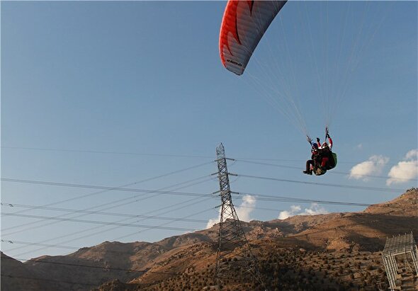 لذت پرواز در کرانه‌های آسمان اصفهان