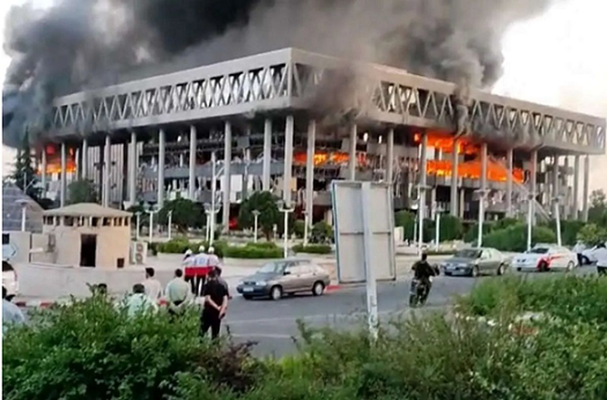 عکس/ دیوارنگاره خاص میدان ولیعصر با تصویر سحر امامی