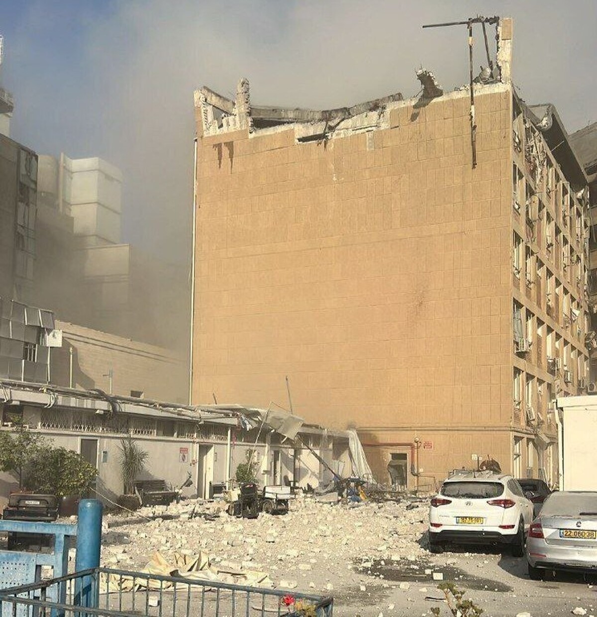 محل اصابت موشک‌های ایرانی در تل‌آویو + عکس