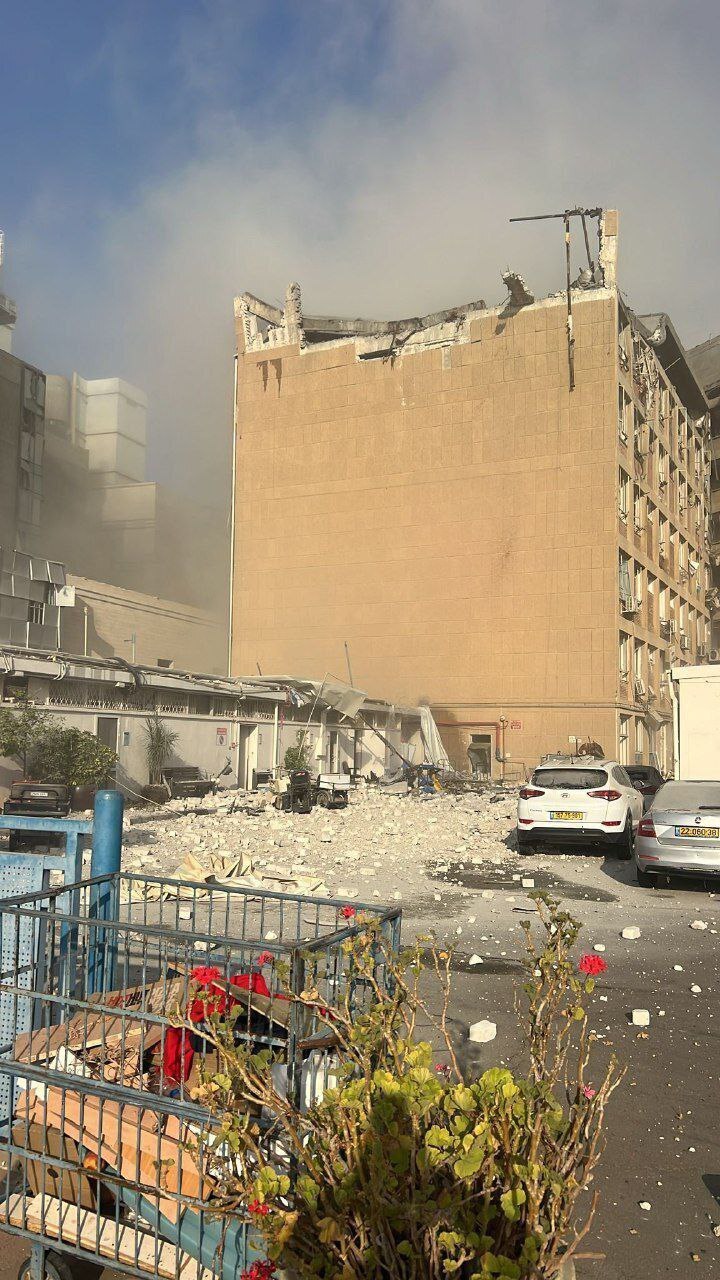 تصاویری از محل اصابت موشک ایرانی در تل‌آویو