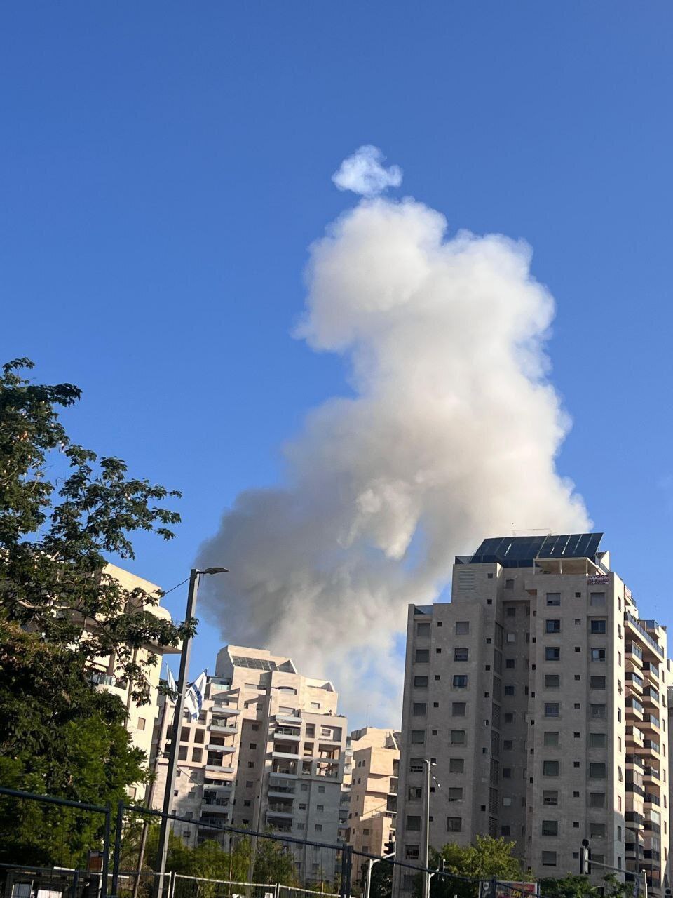 تصاویری از محل اصابت موشک ایرانی در تل‌آویو