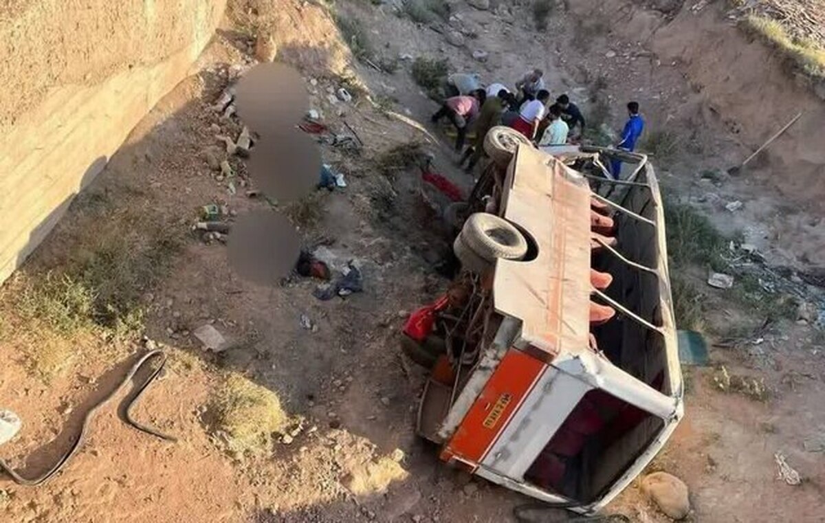 جزئیات وحشتناک از واژگونی مینی‌بوس در جاده اراک - قم