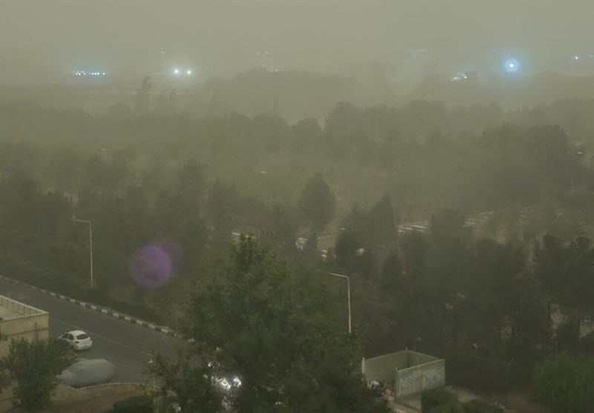 وزش باد‌های شدید لحظه‌ای در تهران/ شهروندان در این ساعات مراقب باشند