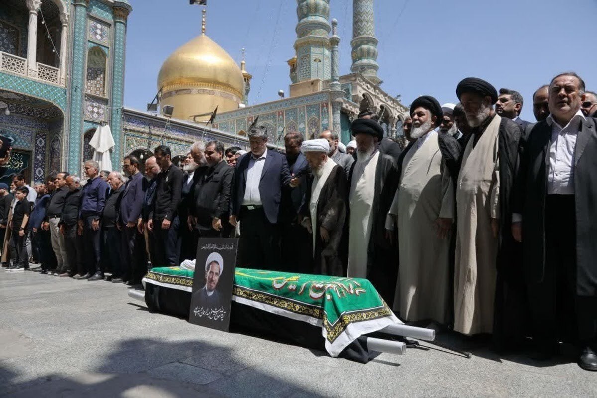 مراسم تشییع پیکر و خاکسپاری آیت‌الله یوسف‌پور + ویدیو