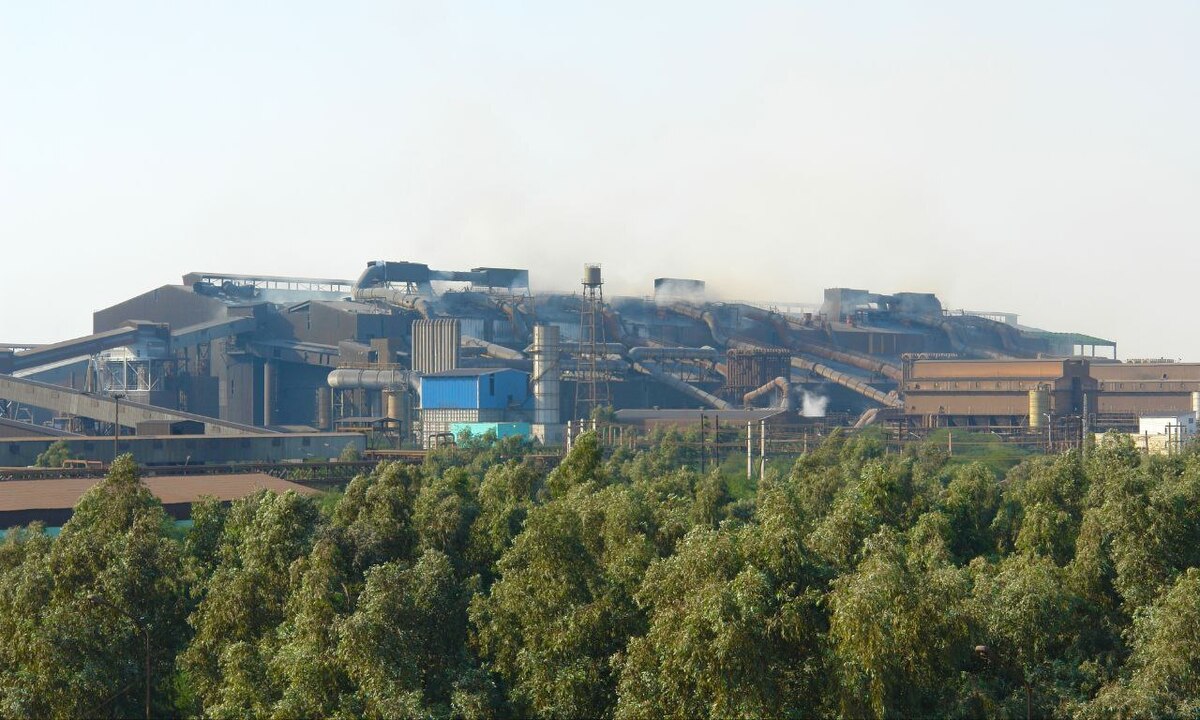 فولاد، لنگرگاهی در دل بی‌ثباتی؛ چگونه خوزستان تکیه‌گاه اقتصاد باقی ماند؟