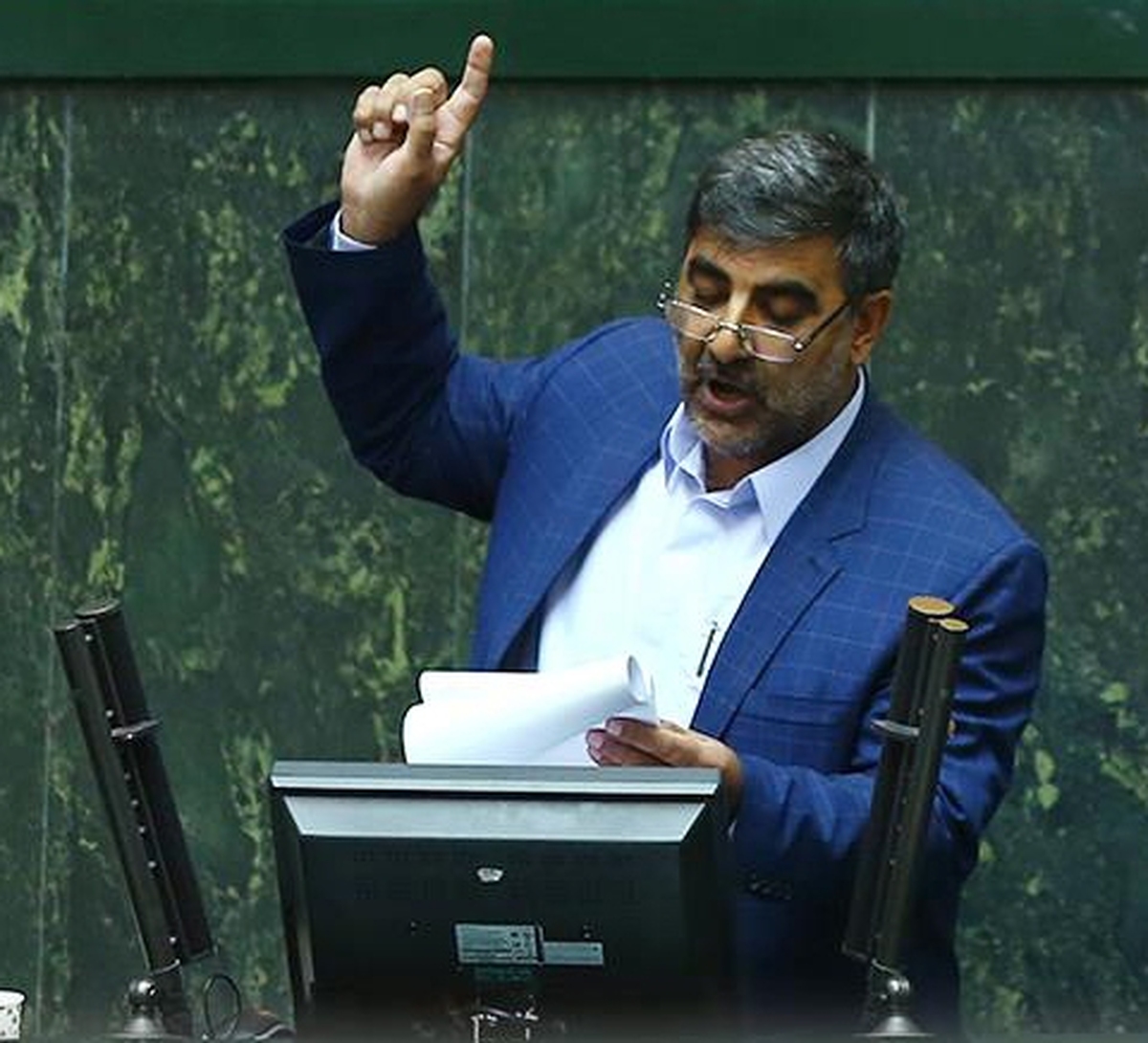 استیضاح وزیر راه نه از سر سیاست، بلکه برای نجات مردم است! /پروژه‌های راه‌سازی رها شده‌اند