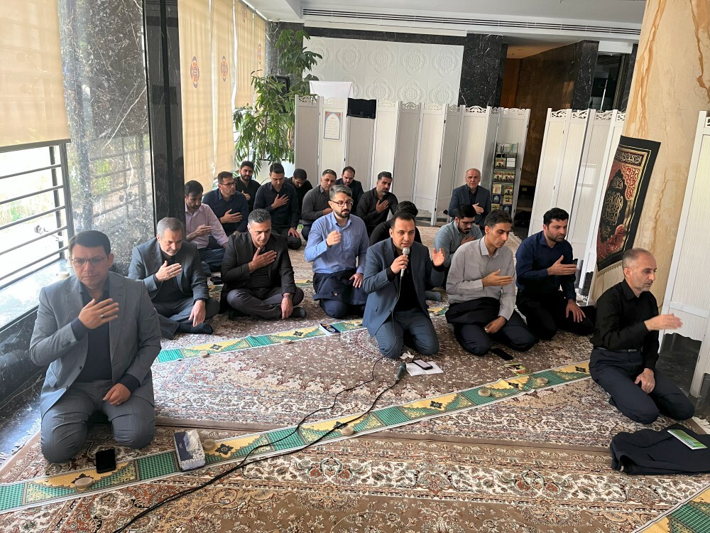 برگزاری مراسم زیارت عاشورا و عزاداری سیدالشهدا در ساختمان مرکزی مؤسسه اعتباری ملل برگزاری مراسم زیارت عاشورا و عزاداری سیدالشهدا در ساختمان مرکزی مؤسسه اعتباری ملل