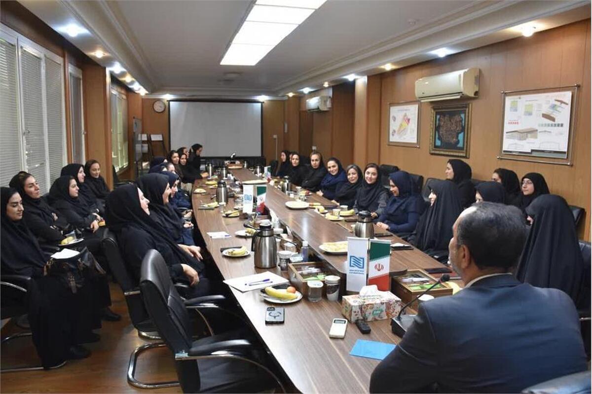 دیدار صمیمی مدیرعامل شرکت انبارهای عمومی و خدمات گمرکی ایران با بانوان همکارشرکت های تابعه استان تهران