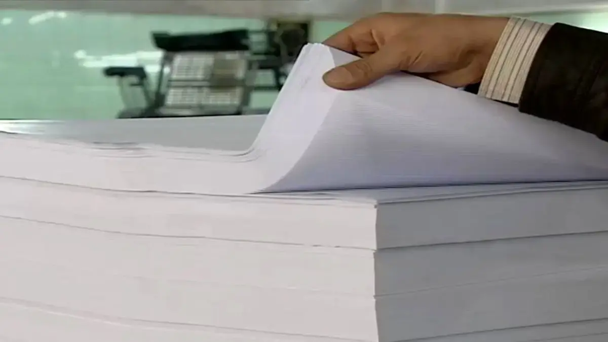 یا کاغذ نیست یا بسیار گران است/ گرانی کاغذ شمارگان کتاب را به ۲۰۰ نسخه رساند