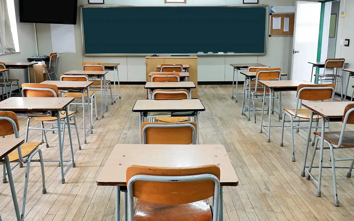 ابهام در زمان و چگونگی بازگشایی مدارس/ مدارس شهریور باز می‌شود یا غیرحضوری است؟