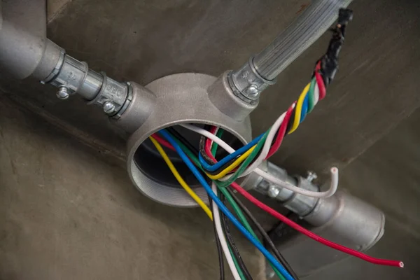 جعبه تقسیم استاندارد؛ کاهش جرقه، آتش‌سوزی در برابر قطعی برق