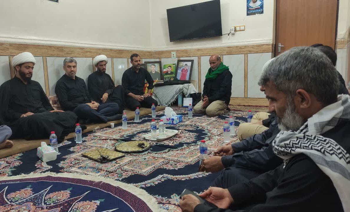 دیدار فرمانده بسیج کارگران و کارخانجات شهید بقایی فولاد خوزستان با خانواده شهید سواری