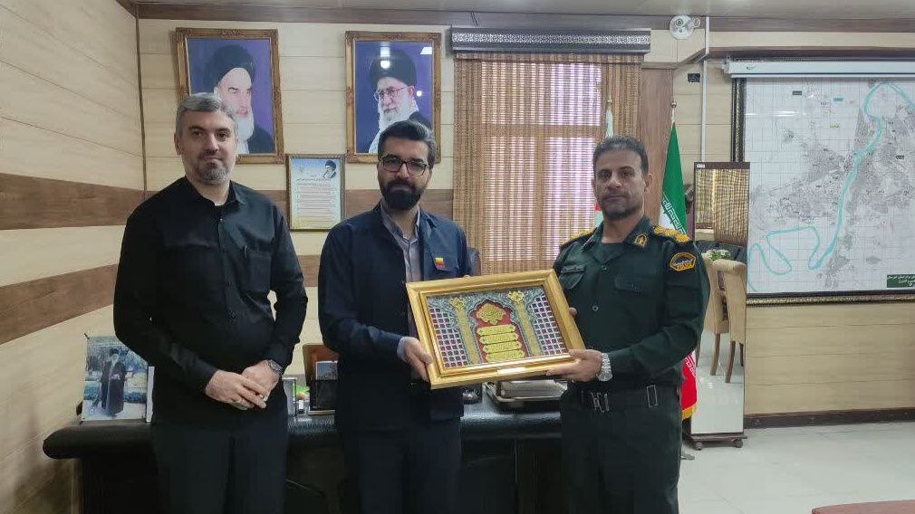 معاون منابع انسانی شرکت فولاد خوزستان با فرماندهان انتظامی اهواز دیدار نمود
