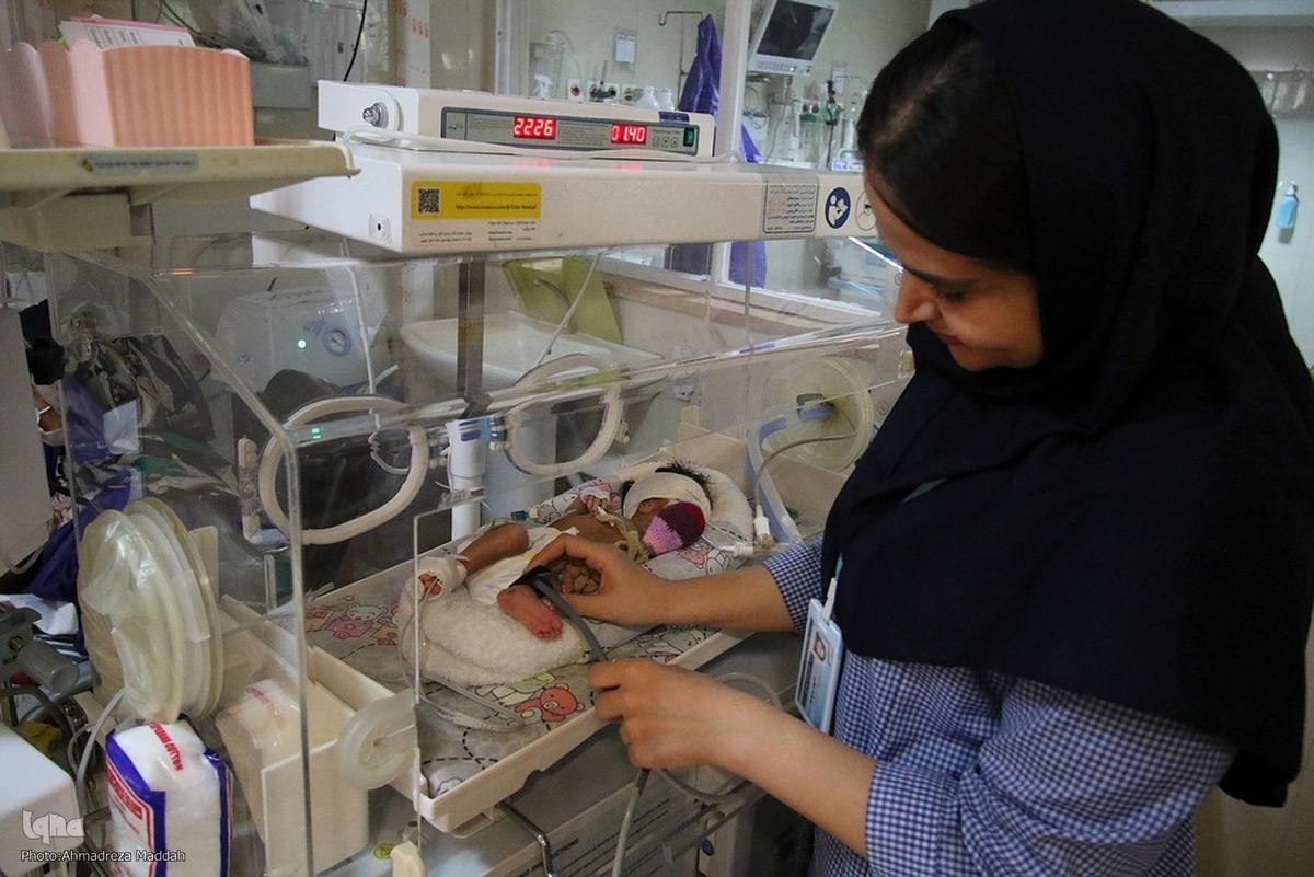 تعداد پرستاران در ایران یک سوم استاندارد جهانی است/ چرا پرستاران ایرانی مهاجرت می‌کنند؟