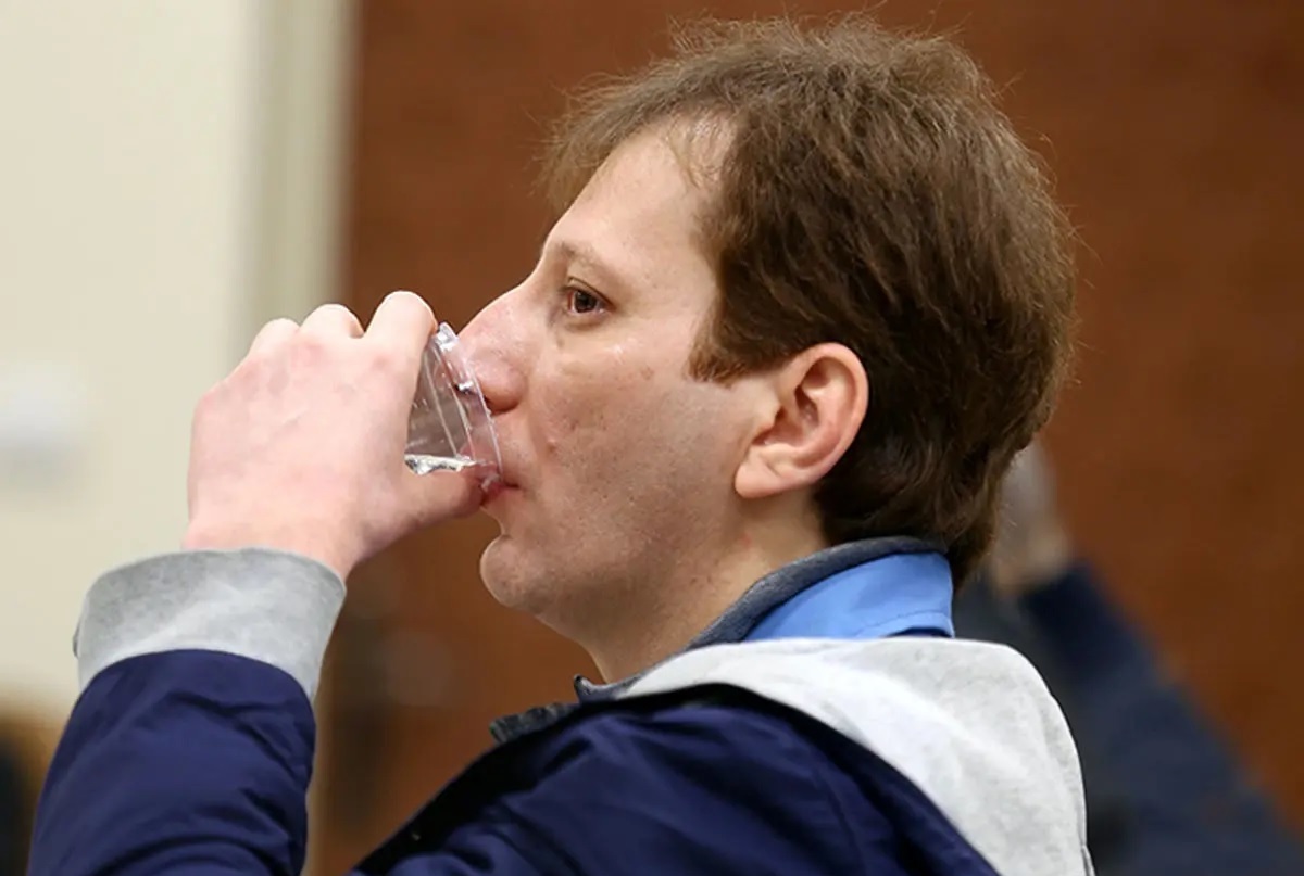 بانک مرکزی از بابک زنجانی شکایت کند/ جمع‌آوری بیش از۴۰ امضا برای تحقیق و تفحص