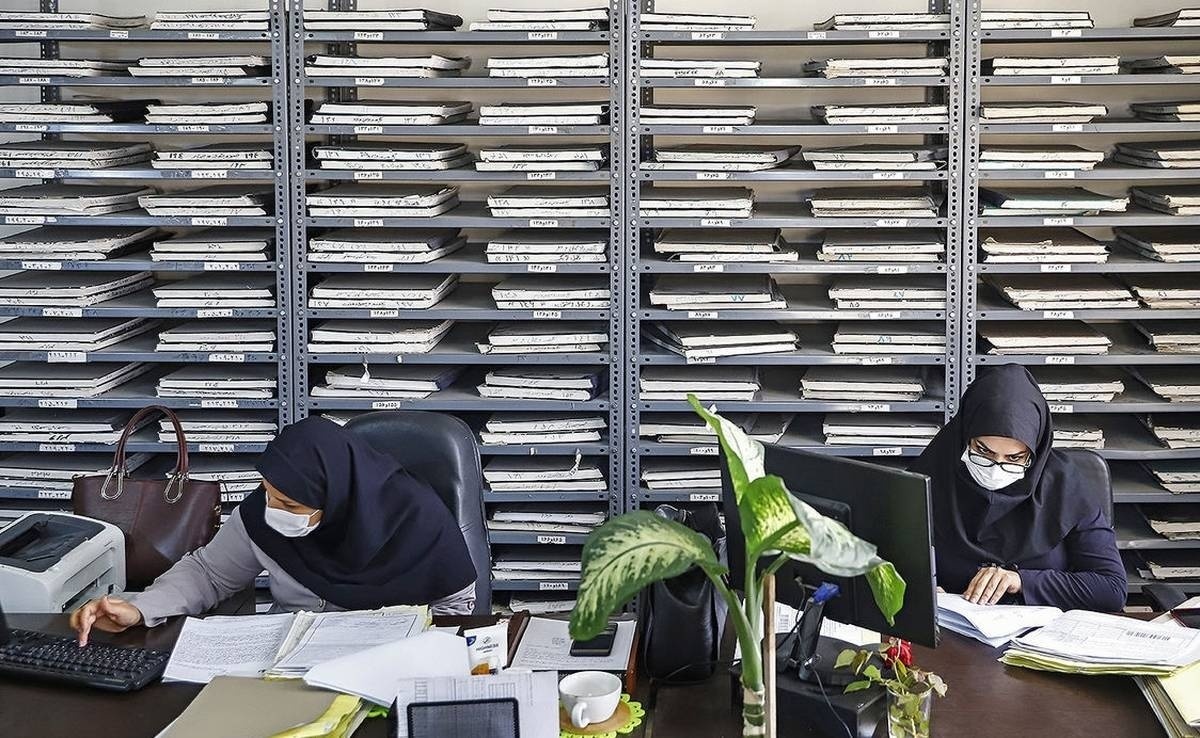 تعداد کارمندان در ایران ۳ برابر استاندارد جهان است/ در ایران کار یک نفر بین ۵ تا ۶ نفر تقسیم می‌شود