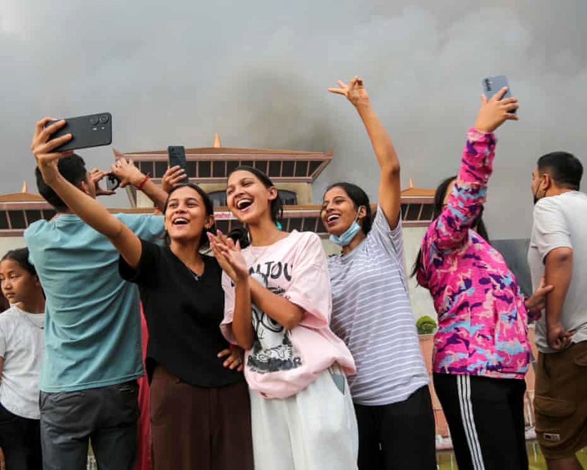 چگونه محدودیت اینترنت و شبکه‌های اجتماعی، جرقه سقوط دولت نپال را زد؟