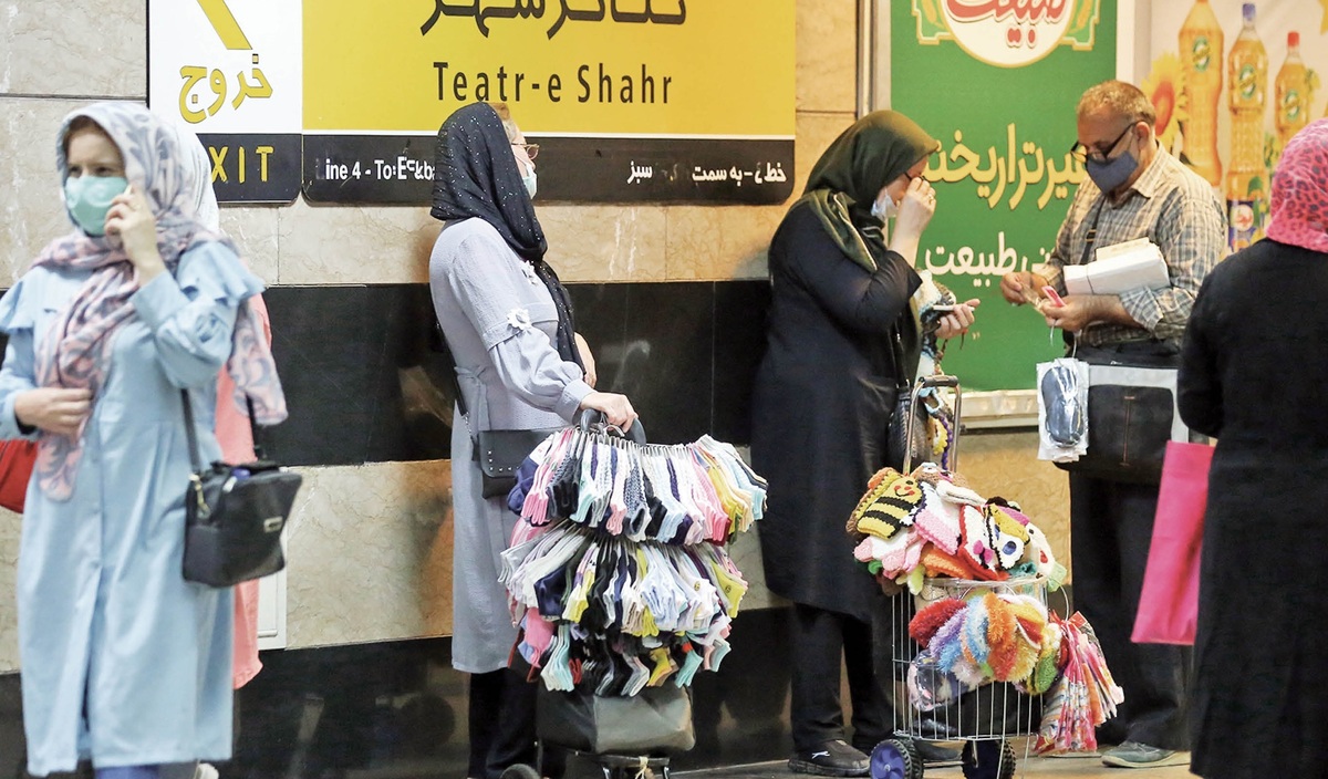 مدیرعامل مترو تهران: دستفروشان مترو شناسنامه‌دار شدند/ دستفروشی اتباع خارجی ممنوع است؟