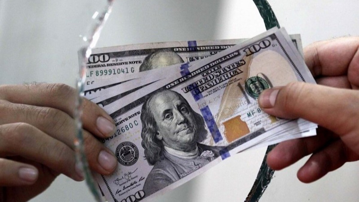 آغاز برنامه عملیاتی بانک مرکزی در حوزه ارز از امروز / قیمت دلار کاهش مییابد؟