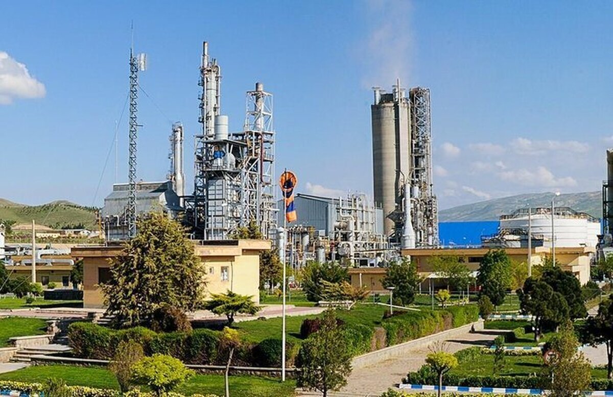 افت دلاری صادرات پتروشیمی شازند / چگونه نرخ ارز سود شرکت‌ها را به هم ریخت؟