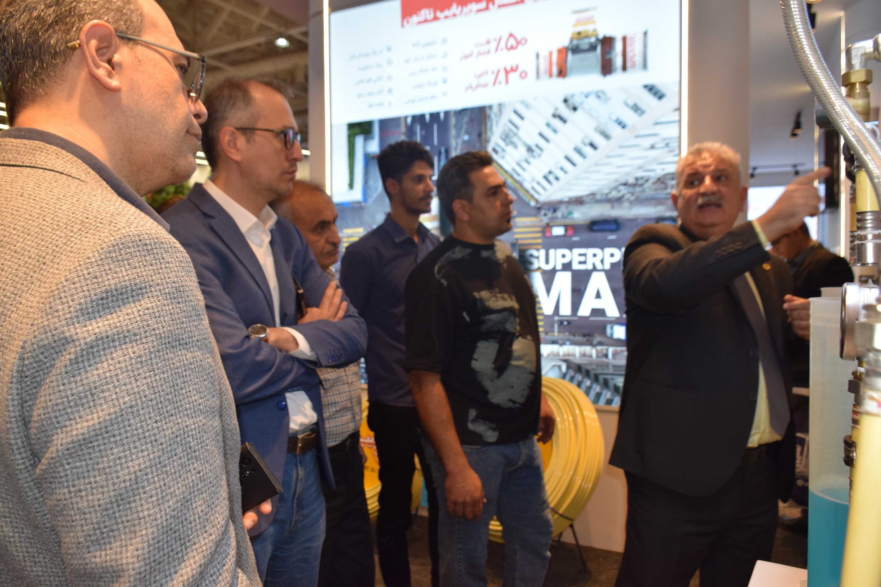 رونمایی از روش لولهکشی لوپ توسط شرکت سوپرپایپ در نمایشگاه تأسیسات رونمایی از روش لولهکشی لوپ توسط شرکت سوپرپایپ در نمایشگاه تأسیسات