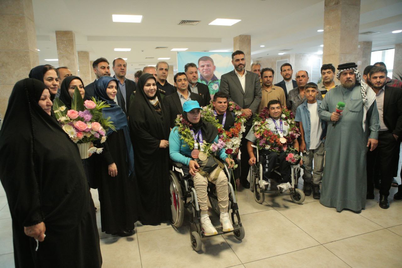 استقبال از قهرمان فولادی پرتاب نیزه جهان استقبال از قهرمان فولادی پرتاب نیزه جهان