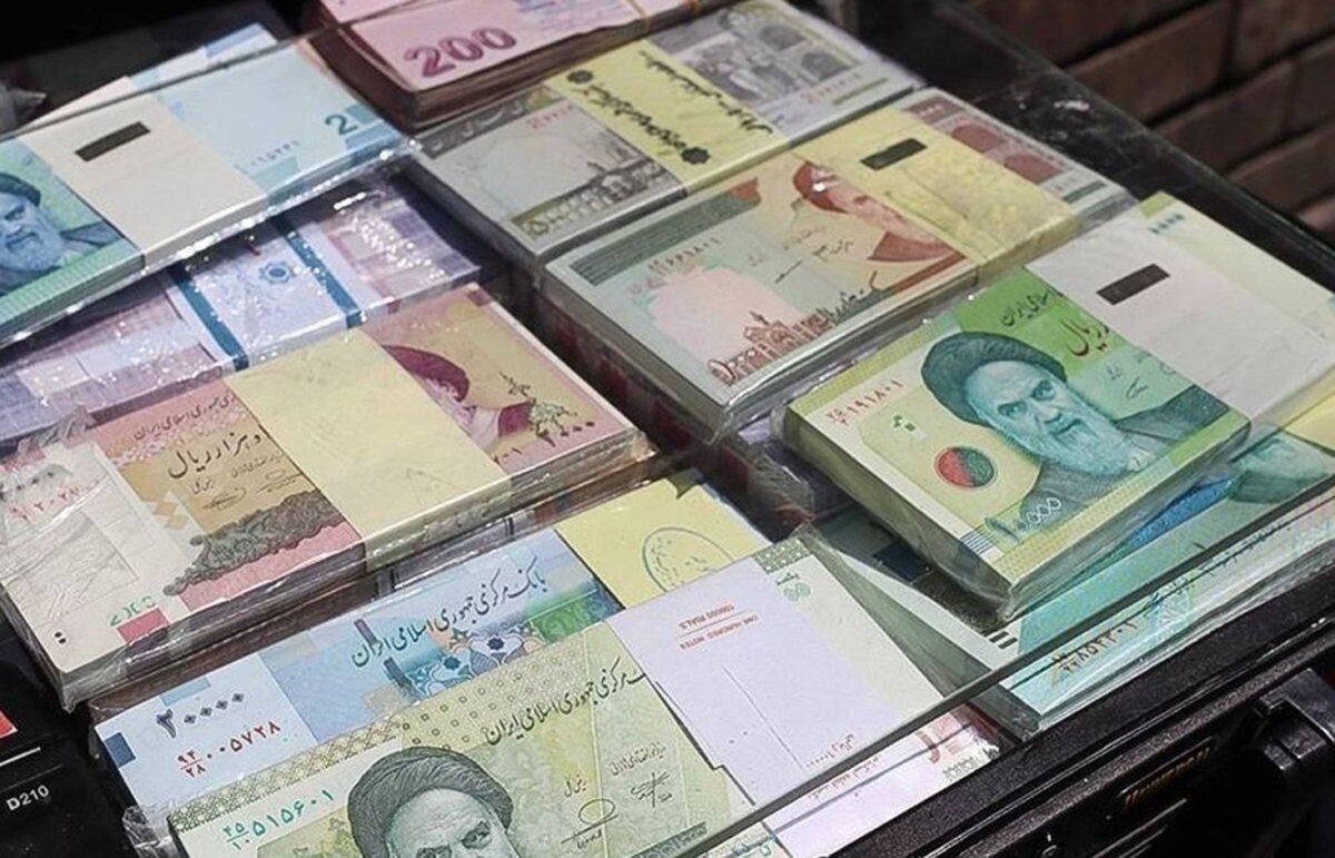 روزنامه دولت آب پاکی را روی دست موافقان حذف ۴ صفر از پول ملی ریخت / طرح مجلس با تورم چه می‌کند؟