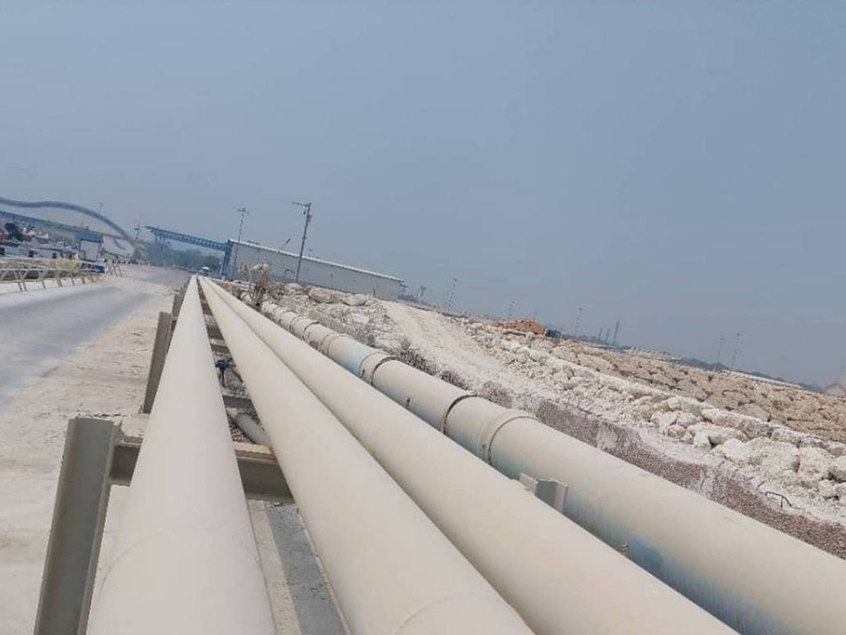 اجرای عملیات تعریض اسکله و احداث دیوار آتش در بندر کیش