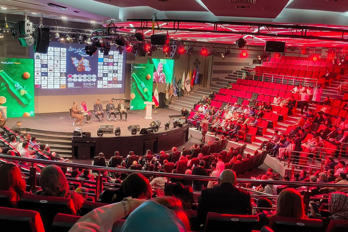 تصاویر / زمزم در مراسم «تجلیل از ۱۰۰ رستوران برتر ایران»