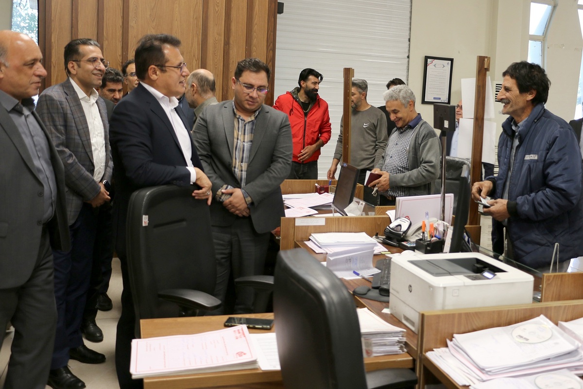 بازدید مدیرعامل بیمه دانا از شعب تبریز و گفت‌وگو با كاركنان و بیمه‌گذاران