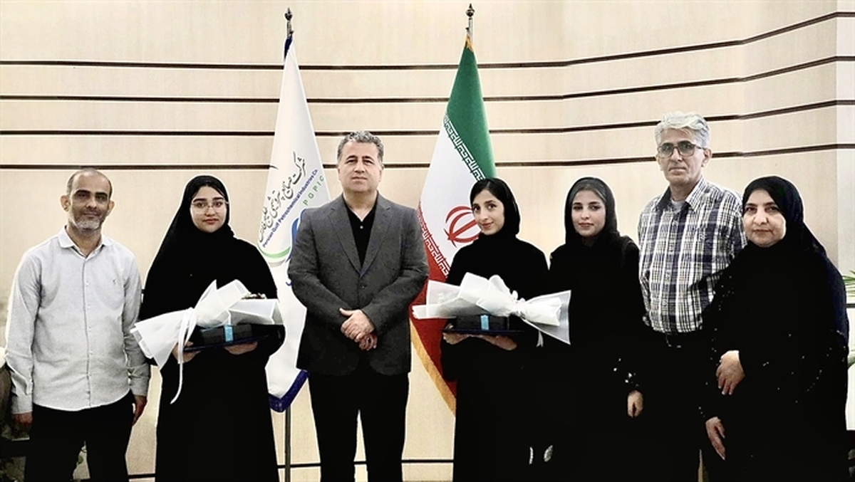 گام نخست دانش آموزان عسلویه در مسیر دانش پزشکی/ مدیرعامل پتروشیمی پارس از سارا و حلیمه تجلیل کرد