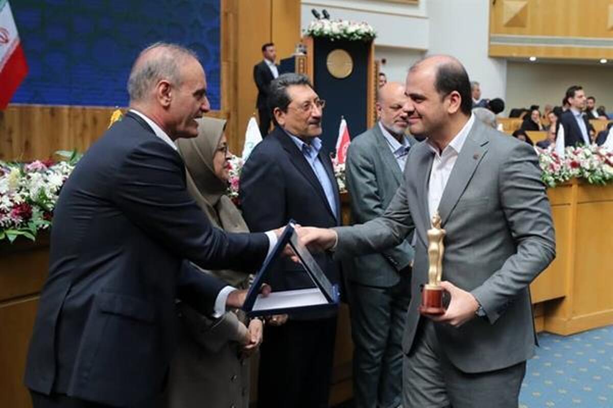 نفت پاسارگاد واحد نمونه کیفی کشور شد/ درخشش نفت پاسارگاد در مراسم روز استاندارد با حضور رئیس‌جمهور