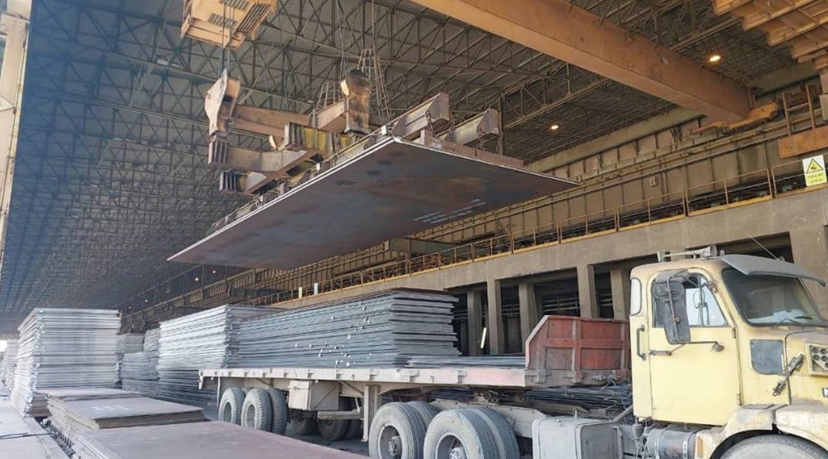 رشد صادرات زنجیره فولاد در نیمه نخست ۱۴۰۴ / فولاد اکسین خوزستان؛ پیشران صادرات، سرمایه‌گذاری برای تولید و نماد خودکفایی صنعتی