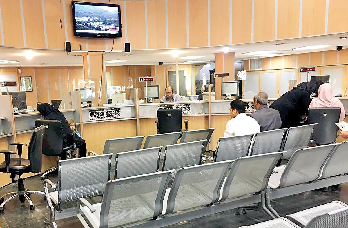 بدهی ۵۰۰ هزار میلیارد تومانی به بانک‌ها/ ابربدهکاران چه کسانی هستند؟