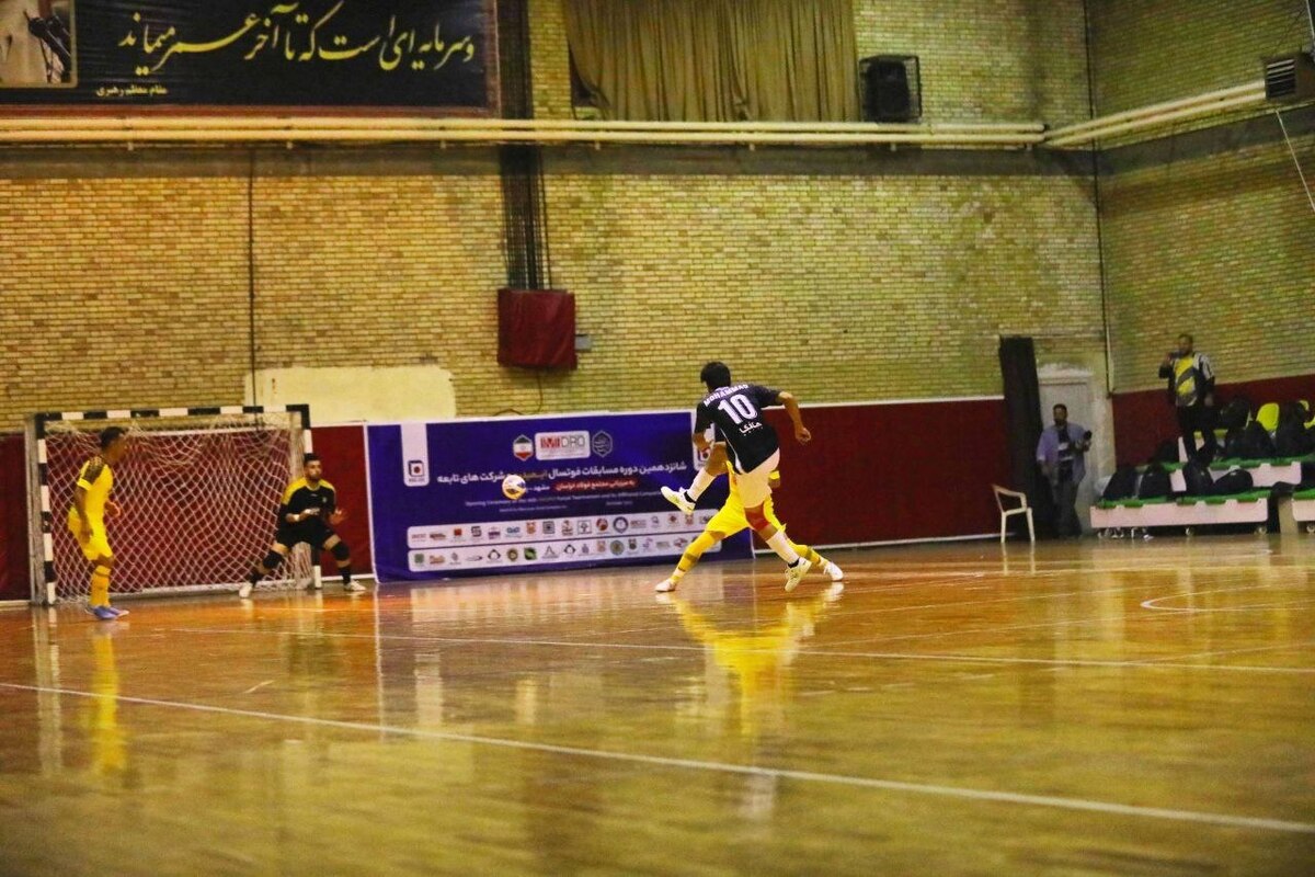 شانس با فوتسالیست‌های غدیر ایرانیان در اولین روز مسابقات فوتسال ایمیدرو یار نبود 