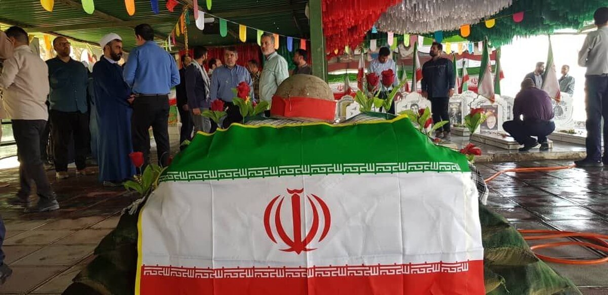 غبار روبی و عطر افشانی مزار شهدا به مناسبت هفته دفاع مقدس