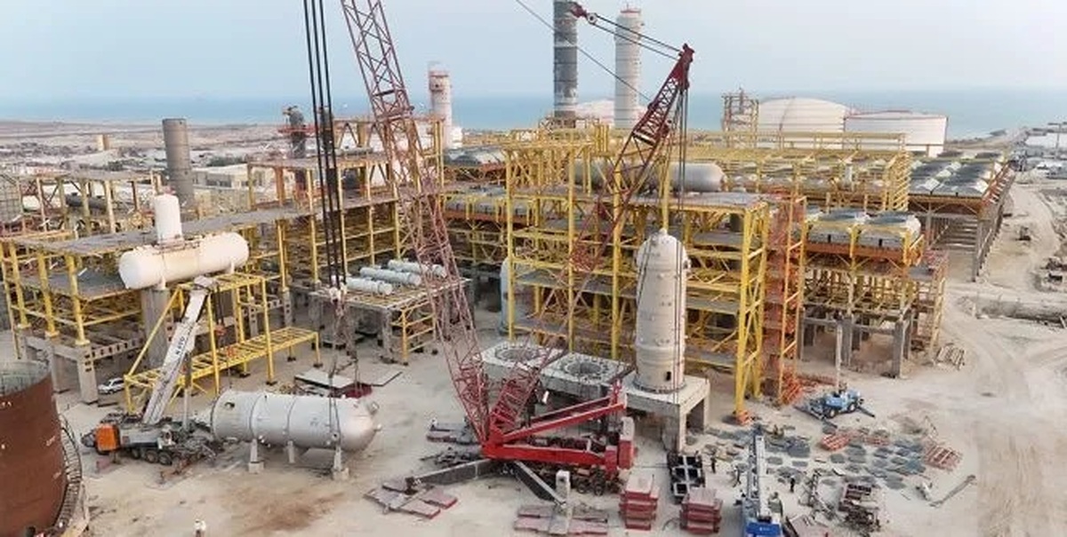 رکوردشکنی در نصب ۱۲۰۰ تن تجهیزات پروژه در ۲۴ ساعت