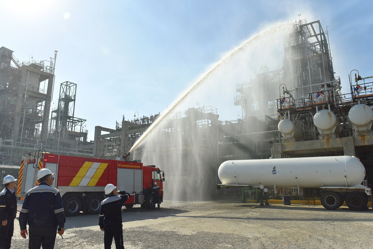 رزمایش پدافند شیمیایی با محوریت مقابله با آتش‌سوزی در پتروشیمی تبریز