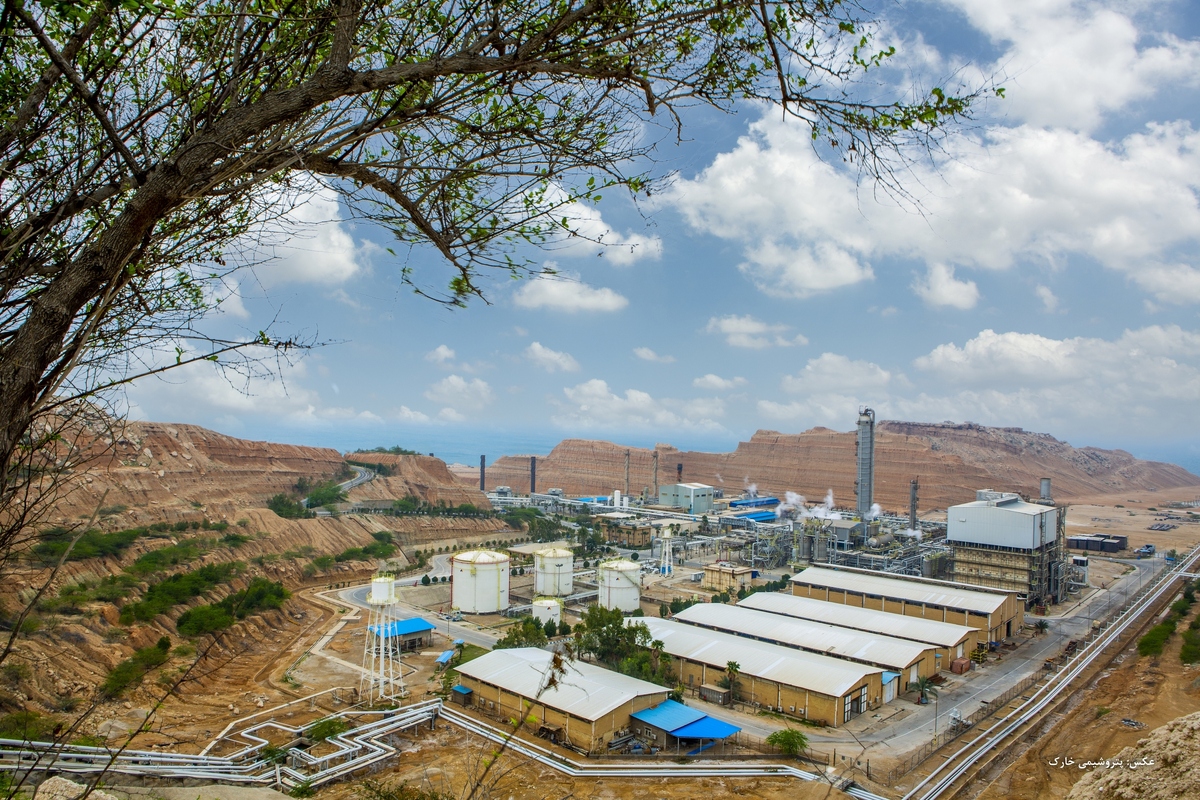 کلیپ پتروشیمی خارک به مناسبت سالروز افتتاح این شرکت / ۵۶ سال با اقتدار در دل آب‌های نیلگون خلیج‌فارس