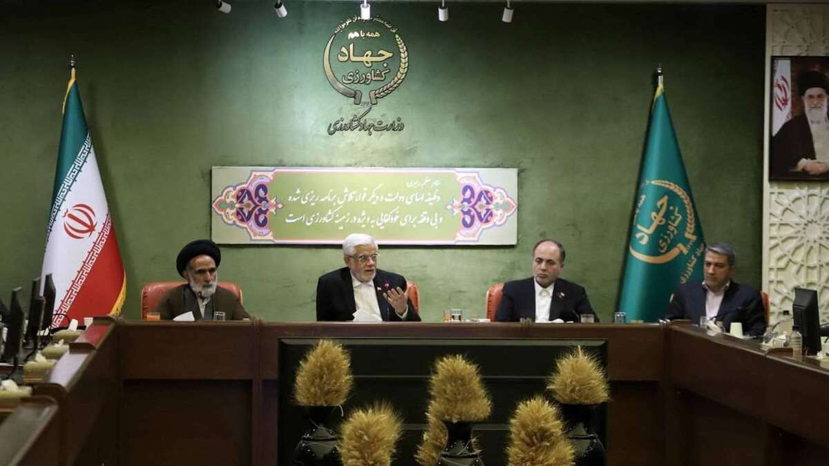 ویدیو / عارف: وزیر کشاورزی همواره بدهی ۵ میلیارد دلاری این وزارتخانه که از گذشته به ارث رسیده را در جلسات دولت مطرح می‌کند / یک میلیارد از این بدهی پرداخت شده؛ برای ۴ میلیارد دیگر نیز در حال برنامه‌ریزی هستیم