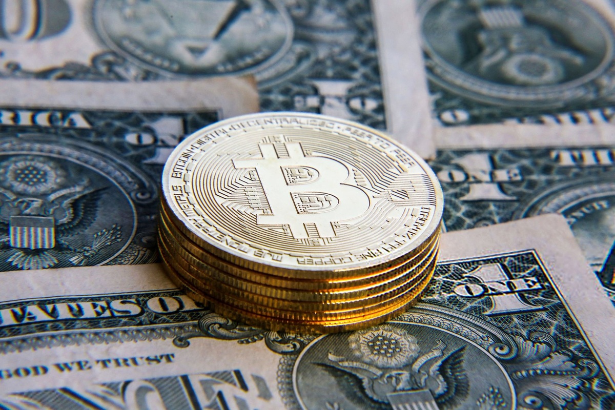 قیمت بیت کوین امروز ۲۵ آبان ۱۴۰۴؛ بیت کوین ارزان شد