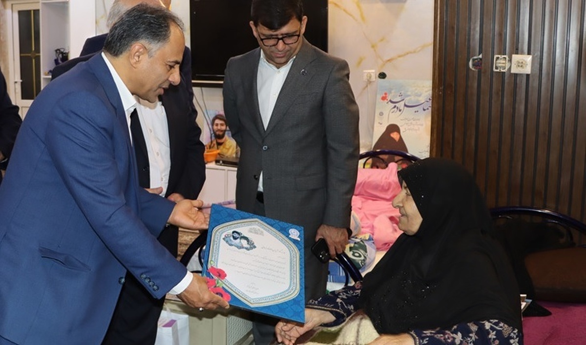 مدیرعامل بانک تجارت: خانواده شهدا ستون‌های عزت و معنویت این کشورند