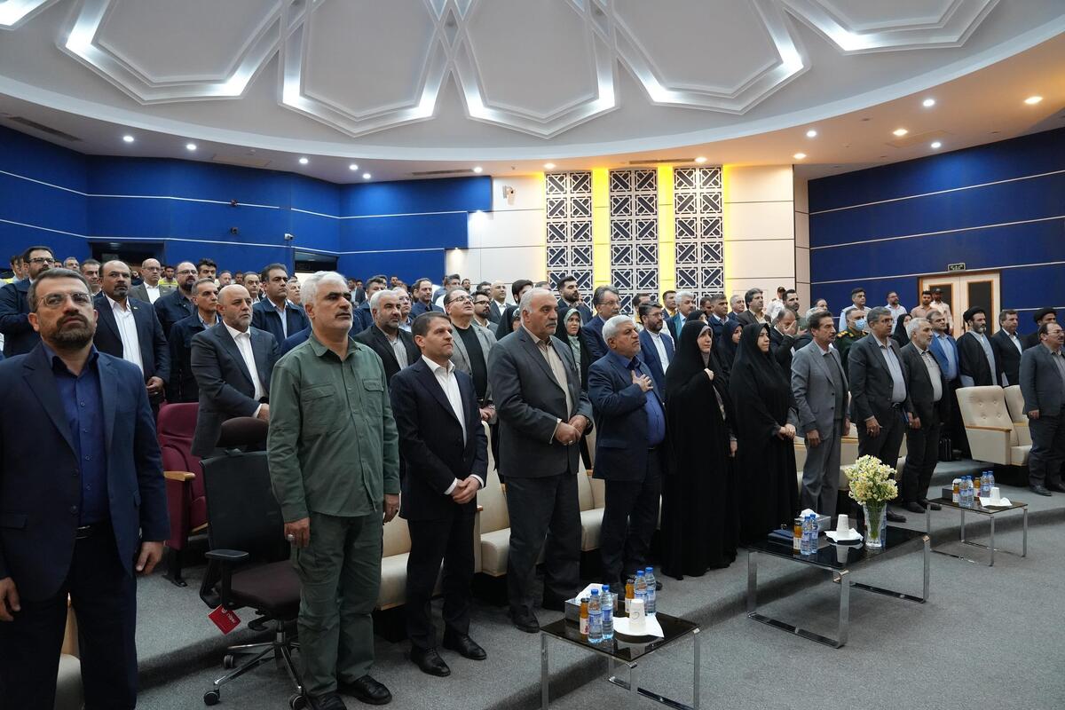 بیدبلند خلیج فارس در کانون توجه فراکسیون نظارت بر صنعت نفت، گاز و پتروشیمی مجلس و معاون وزیر نفت/ بیدبلند خط مقدم جمع آوری گازهای مشعل