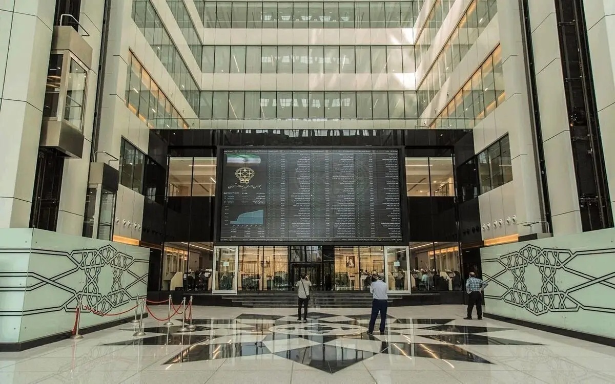 رشد چشمگیر بورس در دومین روز هفته / شاخص هم‌وزن ۷ هزار واحد رشد کرد