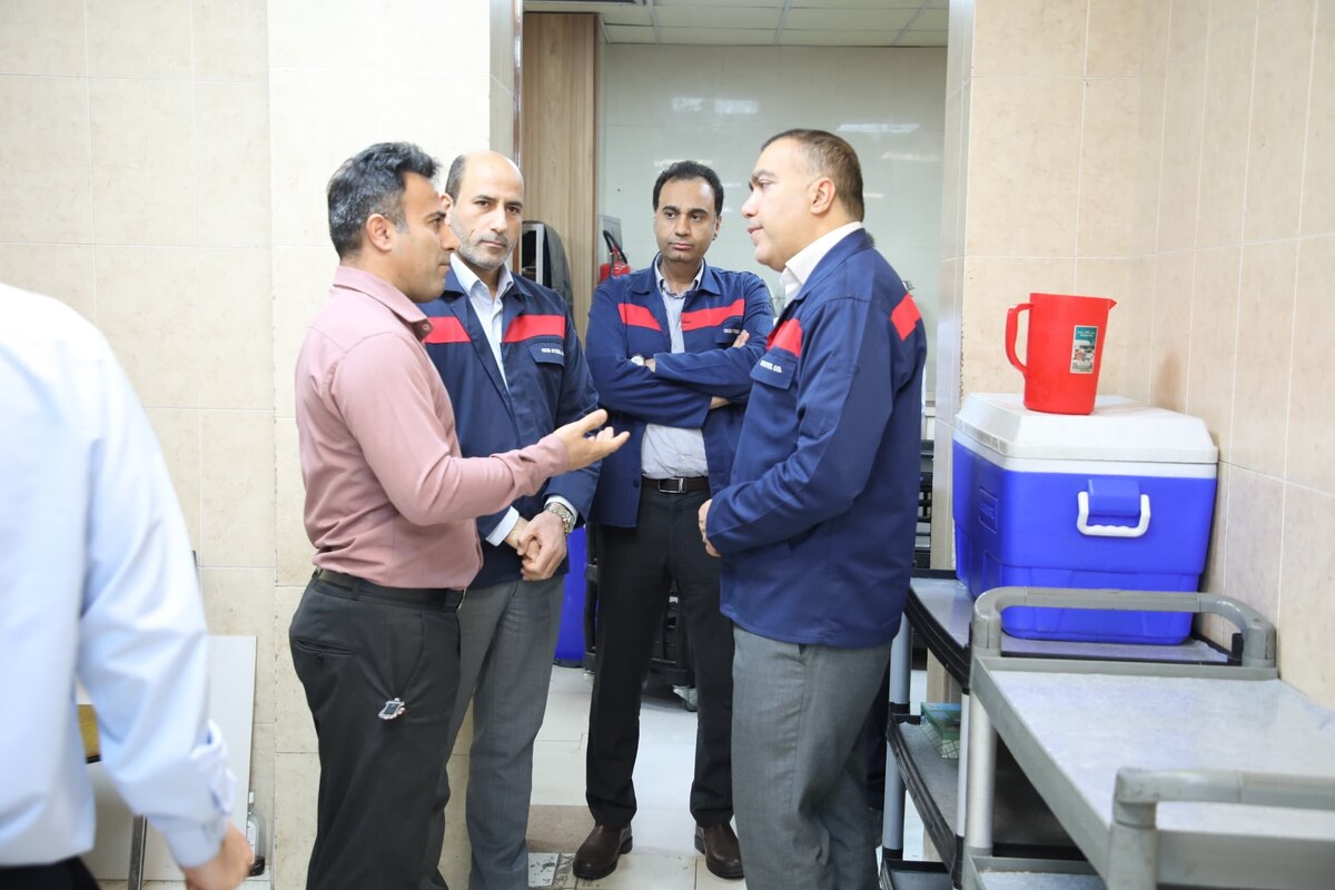 بازدید قائم مقام فولاد اکسین از روند خدمات دهی رستوران شماره ۱ و تمجید از تلاش کارکنان بخش خدمات