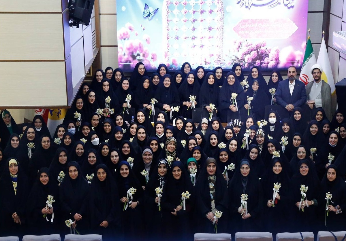 برگزاری مراسم تکریم بانوان همکار در بیمه کوثر