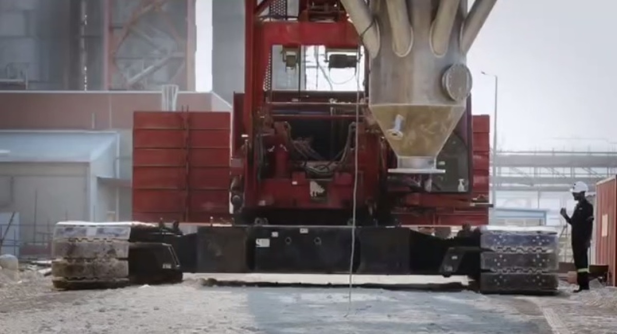 ویدیو / عملیات سخت و نفس گیر نصب آخرین سیلو در پتروشیمی نگین مهستان