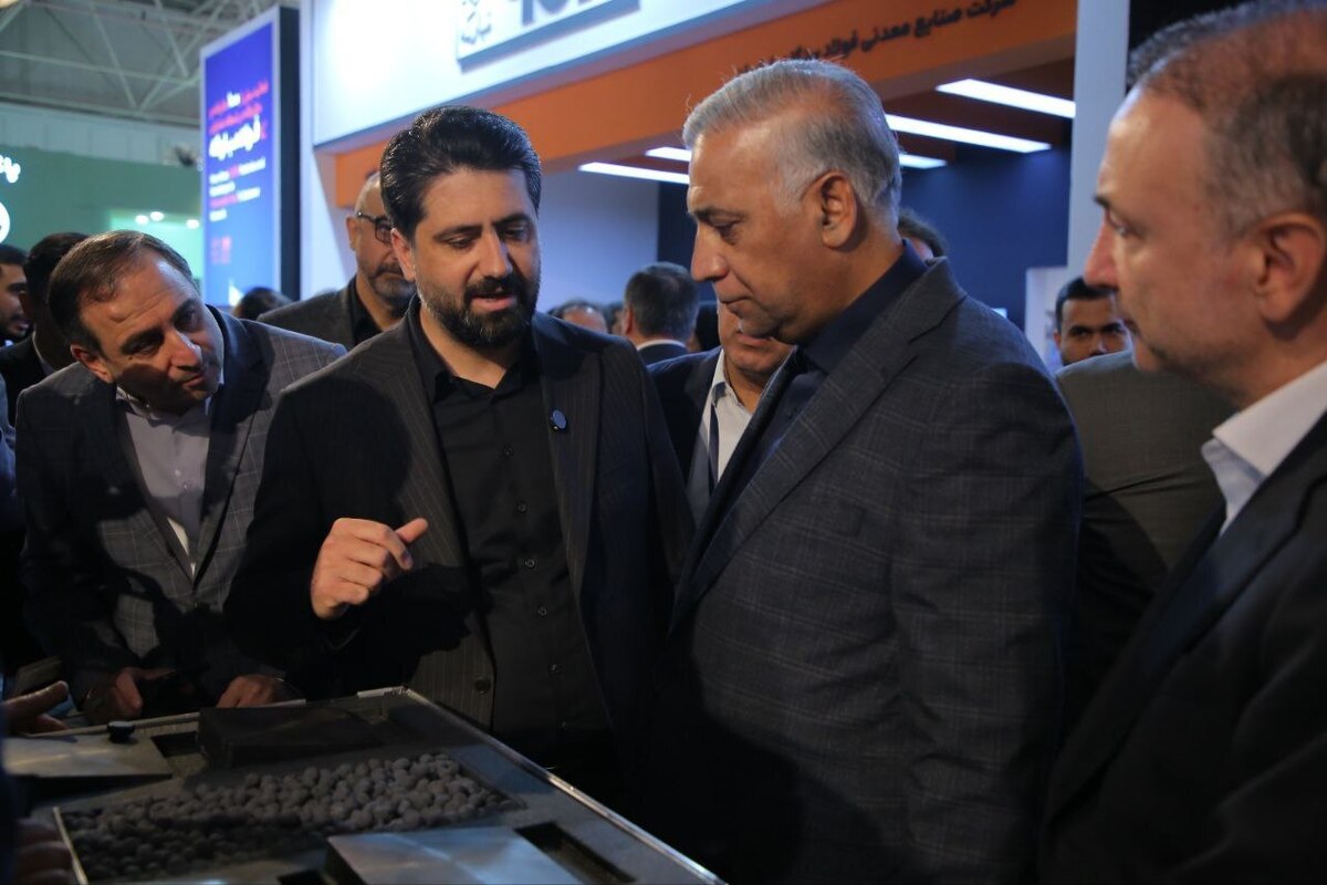 بازدید مدیرعامل ساتا از غرفه فولاد غدیر نی‌ریز در نمایشگاه متافو