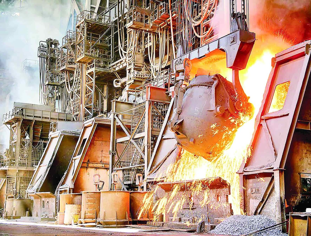 سقوط آزاد سودآوری از ۳۳ به ۱۲ درصد؛ فولاد ایران در تله «ناترازی انرژی» و «مقررات ارزی»